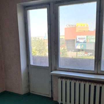 1-кімнатна малосімейка 4-й Зарічний, навпроти ТРЦ Терра.