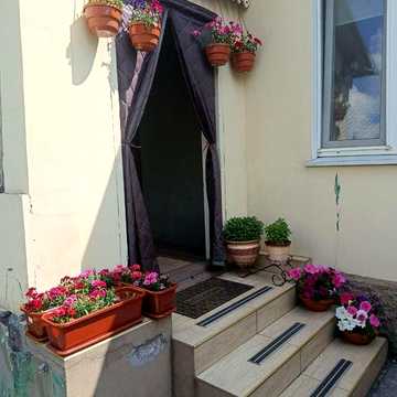 Продам 1/2 будинку район Черемушки України