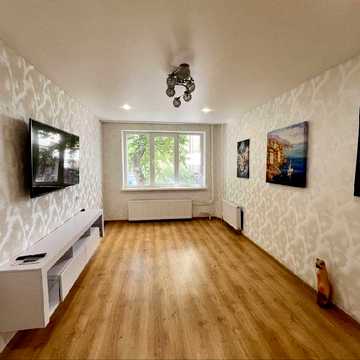 Продаж 3к квартири з ремонтом  ПЗР