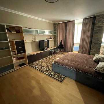 Сдам 1 ком с кабинетом КВ 70  метров Маловского/Экипаж