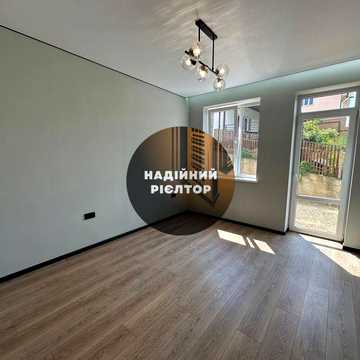 Продаж 2-кімнатної квартири з власним двориком!