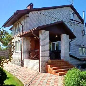 Дом с бассейном.