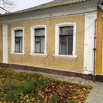 Продам дом в центре города Николаева. Дом 43м2, участок возле дома 0,01 сотки. 2 гаража, подвал. Транспортная розвязка во все концы города.