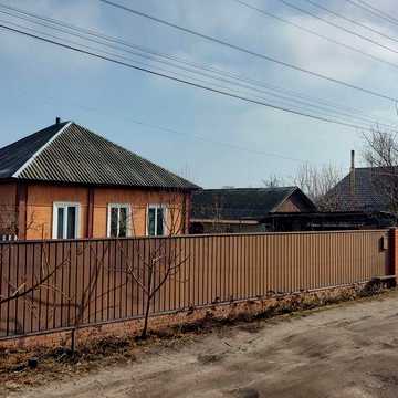 Продам будинок по вул. Лугова (початок вулиці)