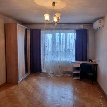 Леоніда Бикова бульв., 7