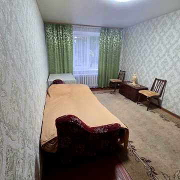 Продам 2 кімнатну в центрі