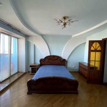 4-х кімнатна квартира вцентрі Сум. 10 000 грн. плюс комуналка