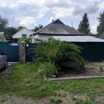 Продам чудовий будинок з 2 гаражами та іншими підсобними приміщеннями