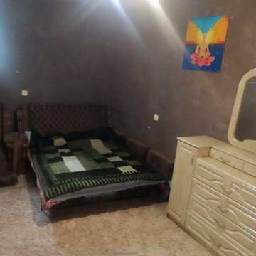 2х комн. квартира на земле .Пешком  к  центру ,  рынок  Привоз ,парк  1/1эт.30  кв.м.Срочно !