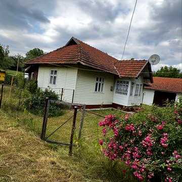 Продається затишний будинок з великим подвір’ям та садом