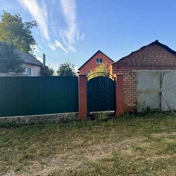 Продам Будинок. Продам будинок 79.4 м² біля річки у м. Ромни, ділянка 8 соток