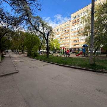 Продаж квартири в р-ні Польова від власника.
