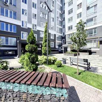 Продається 1 кім квартира з ремонтом та за вигідною ціною.Індивідуально газове опелення. Дуже красивий двір , навколо парковка. Поряд школа та садочок