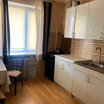 БЕЗ КОМИСИИ! Продам 1-к квартиру Голосеєвський р-н  вул. Виставкова 12,  метро 16 хв пішки