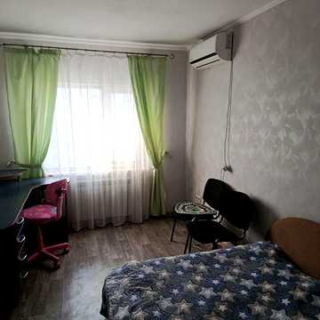 Продаю 2к/кв пер.Корабелов ,ремонт,закрытый двор,18500