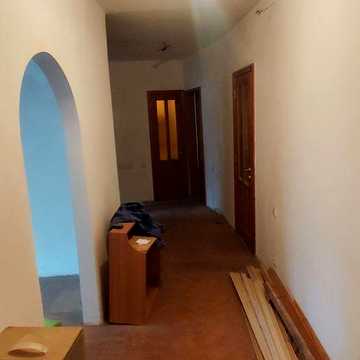 Продаается 4-х комантная квартира