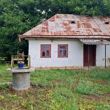 Будинок в селі Мирони