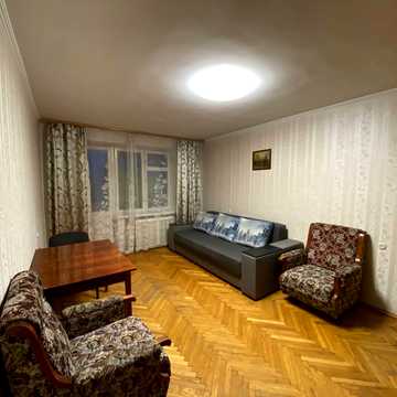 Чеська вул., 4