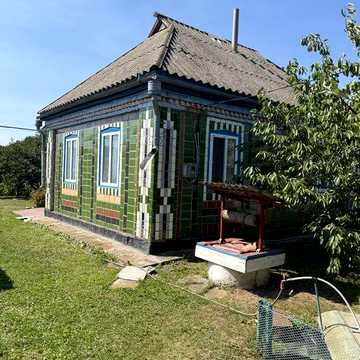 Продається будинок із великою земельною ділянкою — с. Короваї
