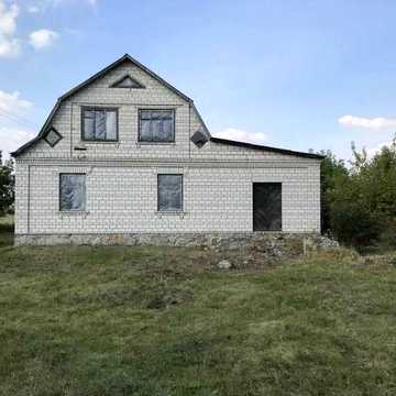 Продаю будинок з землею у с. Стави.