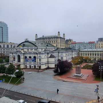 Володимирська вул., 51/53