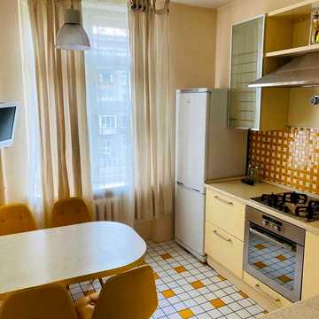 Сдам 3к. сталінку 90 м2  4/7эт., Юрія Іллєнка 6 ст.м. Лукʼянівська