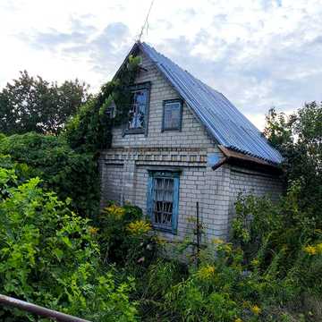 земельна ділянка з садовим будиночком