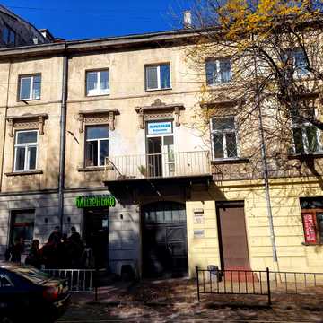Гетьмана Петра Дорошенка вул. (Жовтнева), 25