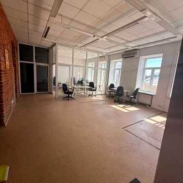 Цена снижена! Продам 4 комн.кв., Центр, м. Площадь Конституции