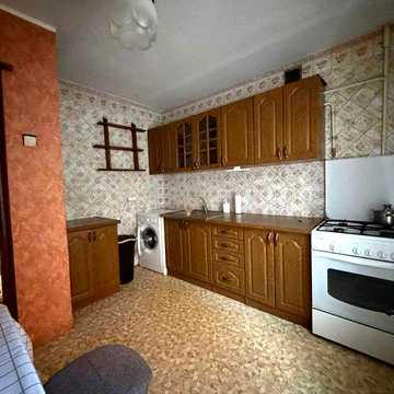 Сдам 1-кімнатну квартиру Центр 4/5цегла 38м косметика меблі техніка