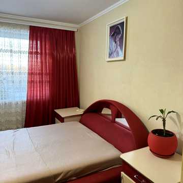 Кам'янецька вул., 105