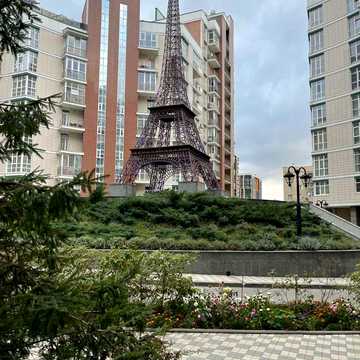 Академіка Філатова вул., 2/1