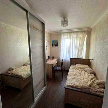 Продам 3 комнатную квартиру возле парка