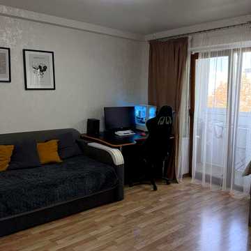 Продам 2-кімнатну квартиру з ремонтом, Комунарський район, вул. Космічна