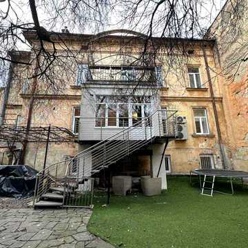 ОРЕНДА Квартири з власним подвір"ям В ЦЕНТРІ МІСТА 320м2
