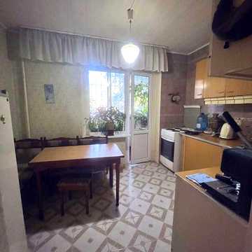 Феодосіївська вул.метро Деміївська