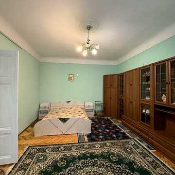 1км квартира в центрі міста.