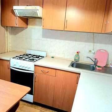 Продам 2х. ком. квартиру в центре, на низком этаже