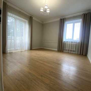3-кімнатна сталінка в ЦЕНТР, закритий двір