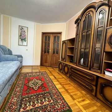 Продається затмшна трикімнатна квартира
