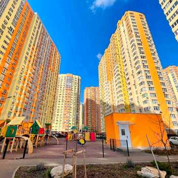 Сім'ї Кульженків вул. (Петра Дегтяренка), 37