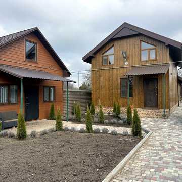 Здається два будинки біля моря з 30.09