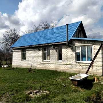 Новий будинок, в передмісті Полтави, з великою ділянкою, та зручностями