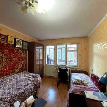 Продам двокімнатну квартиру в центрі