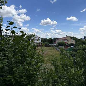 Продаж будинку з великою двофасадною ділянкою 24 сотки в центрі Бобриці. Без комісії для покупця