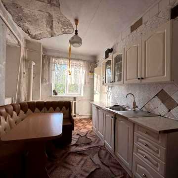 Продам 4х кімнатну квартиру Одеська область пгт Великодолинское