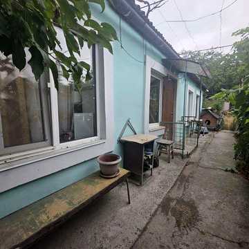 продаж будинку вул четверта слобідська огороджений в загальному дворі відмінний стан всі зручності дві роздільні кімнати
