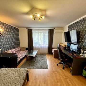 Простора 1-к квартира 50 м² (можна в 2-к), вул. Олександра Бідного