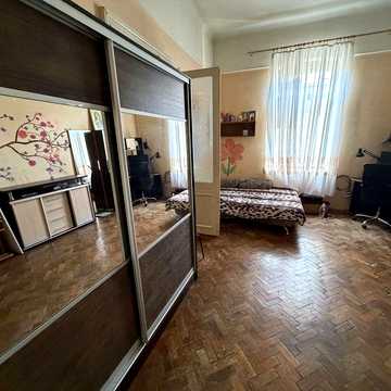 Продам 2к Центр міста ! Рн вул Кобилянської! Без податку
