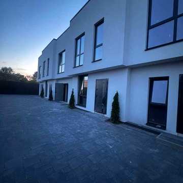 Продаж таунхаусів з центральними комунікаціями!